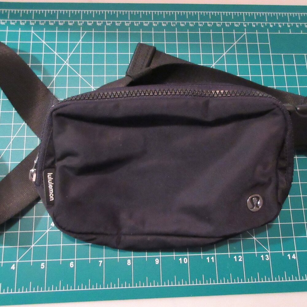 Lululemon Belt Bag - Black